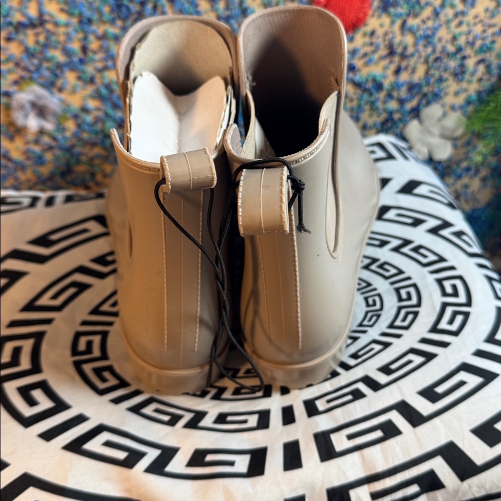Elegant waterproof Ankle Boots - Picture 3 of 4